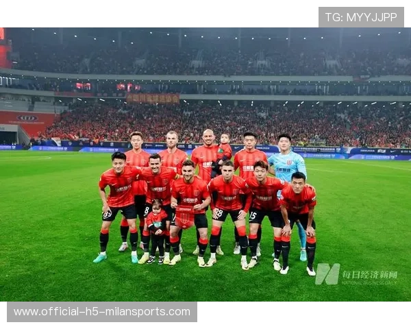 成都蓉城拜合拉木连续冲刺拉扯,防线被迫后退 成都蓉城拜合拉木连续冲刺拉扯,防线被迫后退